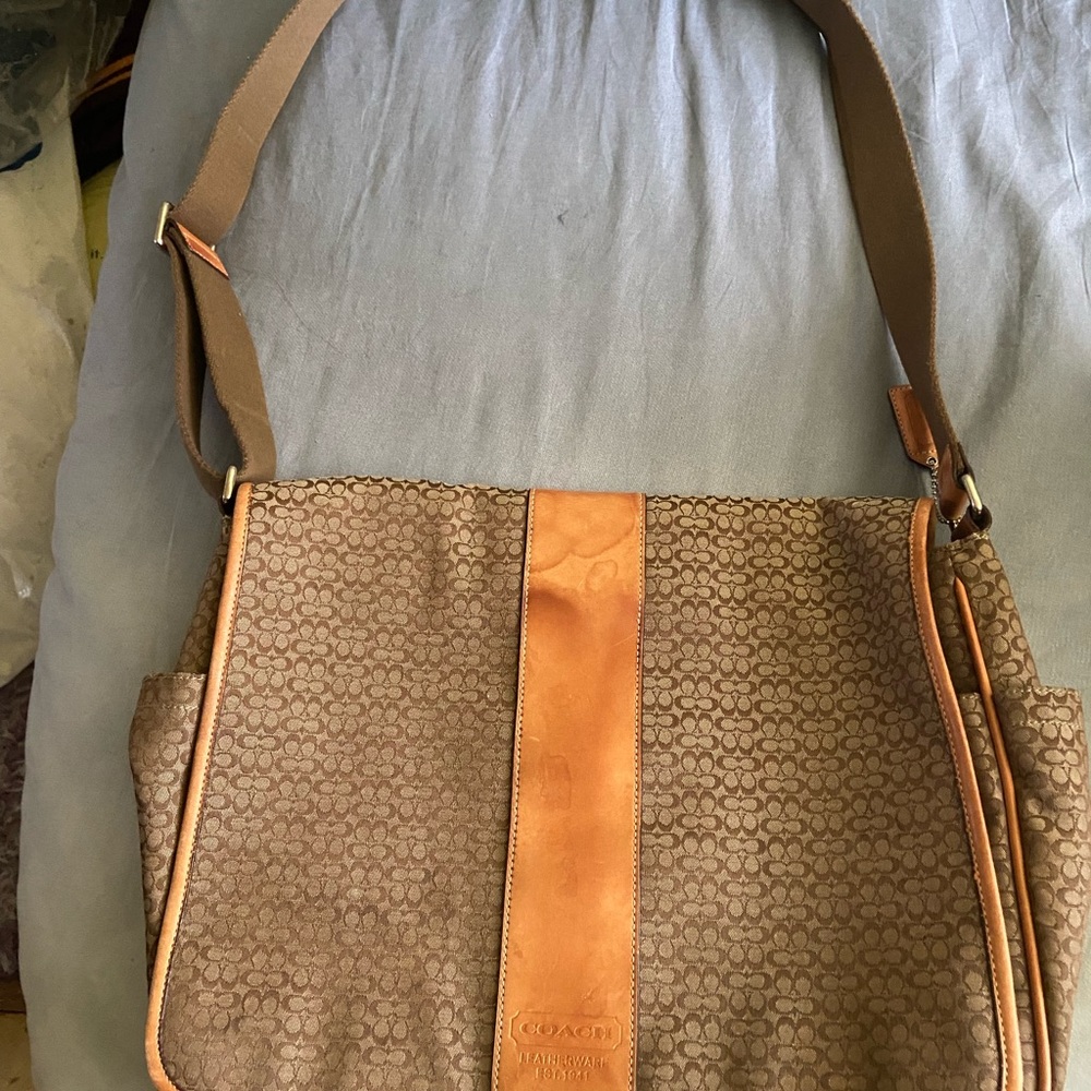 Beautiful vintage Coach laptop bag.